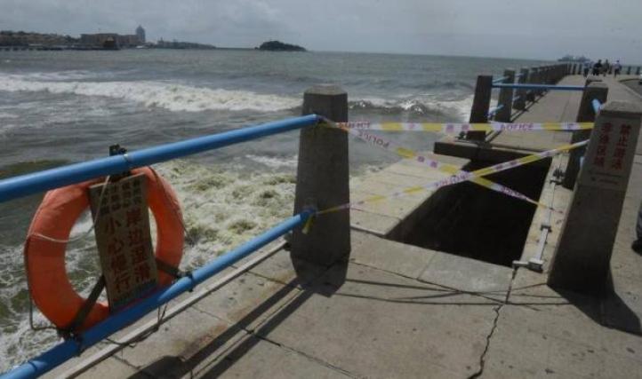 青岛一海水浴场装围栏,是圈地自封还是安全护栏?咱们掰扯掰扯 青岛一海水浴场装围栏,是圈地自封还是安全护栏?咱们掰扯掰扯